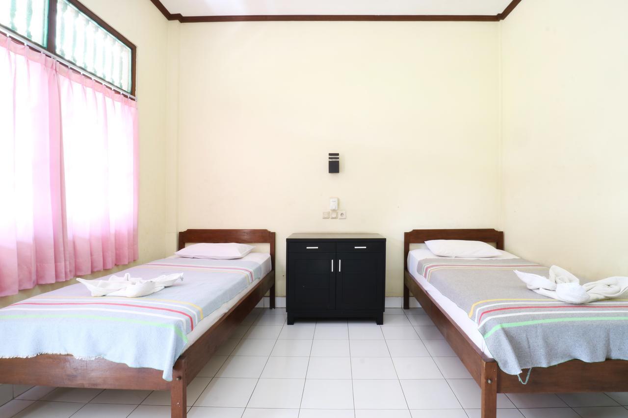 Mekar Jaya Bungalows Kuta  Exterior photo